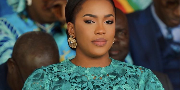 Célébration de l’indépendance du Sénégal : Réaction de la Première Dame Absa Faye !