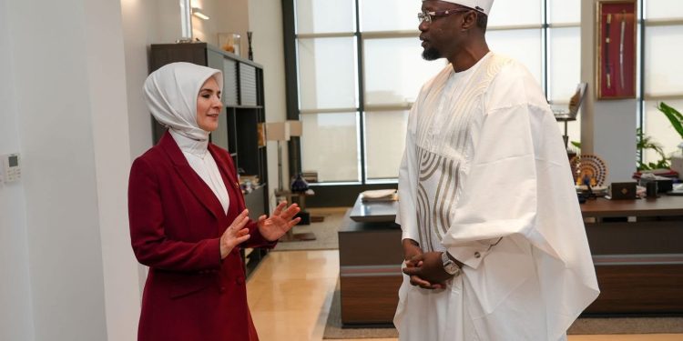 Audience : Le Premier ministre Ousmane Sonko a reçu la ministre turque de la Famille et des services sociaux