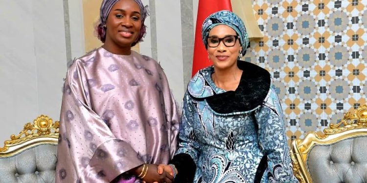 Invitée par Fatoumatta Bah Barrow : Marie Khone Faye participe au Forum des Premières Dames