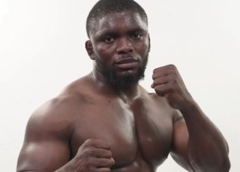 Arène nationale : Petit Lô bat Bouba par KO !