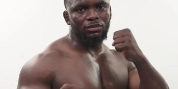 Arène nationale : Petit Lô bat Bouba par KO !