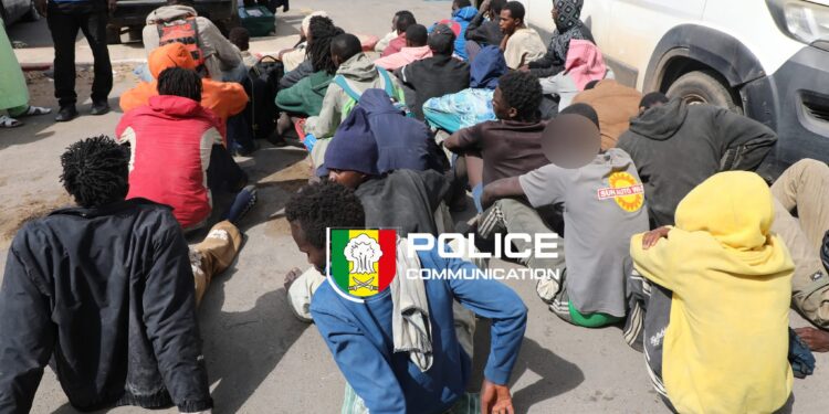 Trafic de migrants : Une pirogue transportant 132 personnes dont 117 hommes et 15 femmes interceptée