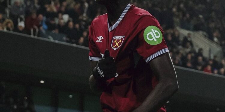 Mercato : Manchester United cible El Hadji Malick Diouf pour concurrencer Luke Shaw