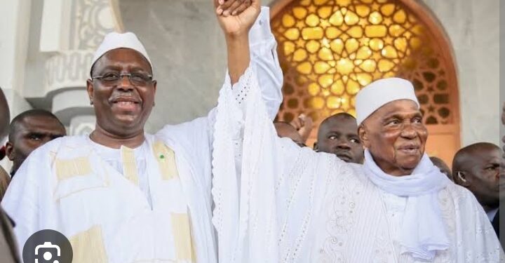 Célébrer Wade et houspiller Macky, ces ratés de pastef, (Par Dr Samba Faye)