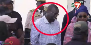 Mbour : L&rsquo;arrivée mouvementée du PM Ousmane Sonko au Stade Caroline Faye (Vidéo)