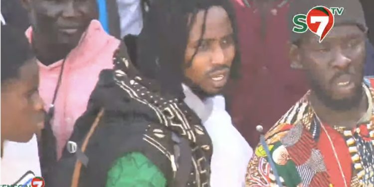 « Djiguéne Douko Guiss… » Papis Xaragne ordonne l&rsquo;évacuation des filles avant le départ de Modou (Vidéo)