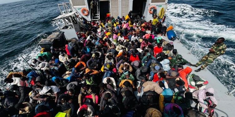 Large de Saint-Louis : La Marine nationale secourt 409 migrants