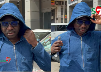 (Vidéo) – URGENT : L&rsquo;arrivée de Pape Ngagne Ndiaye à la Surêté Urbaine pour répondre à sa convocation