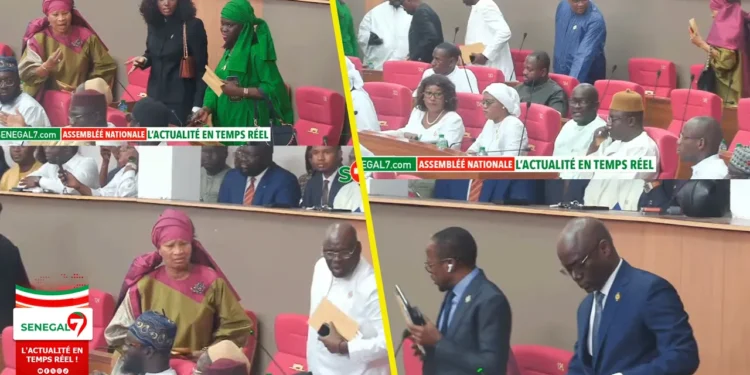 URGENT: Les députés de l&rsquo;opposition quittent la salle après l&rsquo;installation de Sonko (Vidéo)