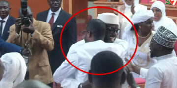 L&rsquo;arrivée de El Malick Ndiaye ancien PAN toute souriante à l&rsquo;Assemblée (Vidéo)