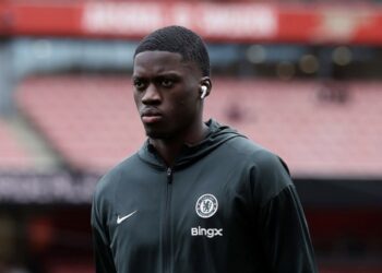 Chelsea : Calum McFarlane justifie l’absence de Mamadou Sarr pour la réception de Tottenham