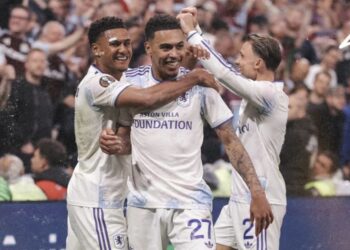 Football : Aston Villa soulève son premier trophée d&rsquo;Europa League !