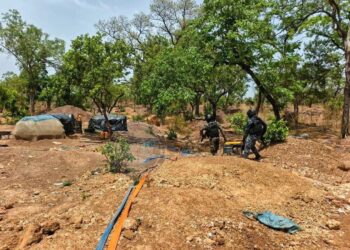 Lutte contre l&rsquo;orpaillage illégal : Le GARSI 2 de Saraya saisit 4 motocycles, 9 moto-pompes et 7 groupes électrogènes