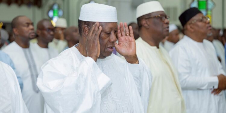 Tabaski 2026 : Alassane Ouattara a accompli la prière à la Grande Mosquée de la Riviera Golf