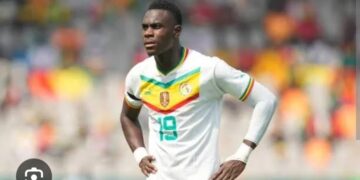 Le défenseur Moussa Niakhaté dans le onze type de la saison 2025-2026 de L’Equipe