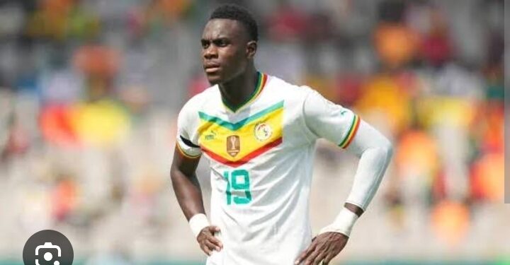 Le défenseur Moussa Niakhaté dans le onze type de la saison 2025-2026 de L’Equipe