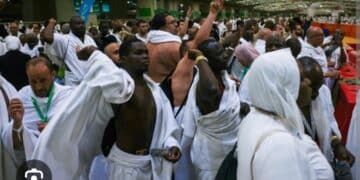 Hajj : les pèlerins entament le rituel de la lapidation