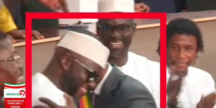 Coup d&rsquo;accolade poignant entre Ousmane Sonko & El Malick Ndiaye (Vidéo)