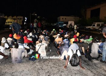 Saint-Louis : une pirogue de migrants échoue au large, 85 personnes interpellées