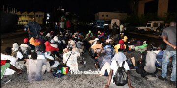 Saint-Louis : une pirogue de migrants échoue au large, 85 personnes interpellées