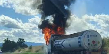 Diamniadio : un camion citerne chargé de carburant prend feu