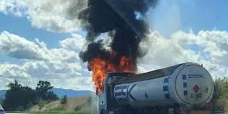 Diamniadio : un camion citerne chargé de carburant prend feu