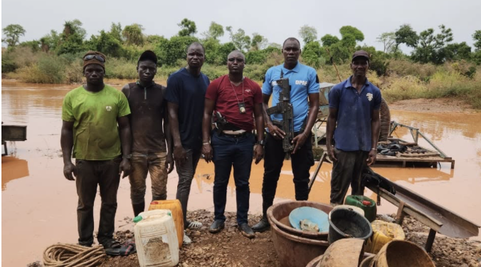 Lutte contre l'orpaillage clandestin : six dragues démantelées à Faranding et Kolia