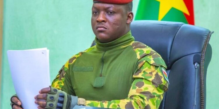 Burkina Faso : le gouvernement impose l’usage du terme "camarade"