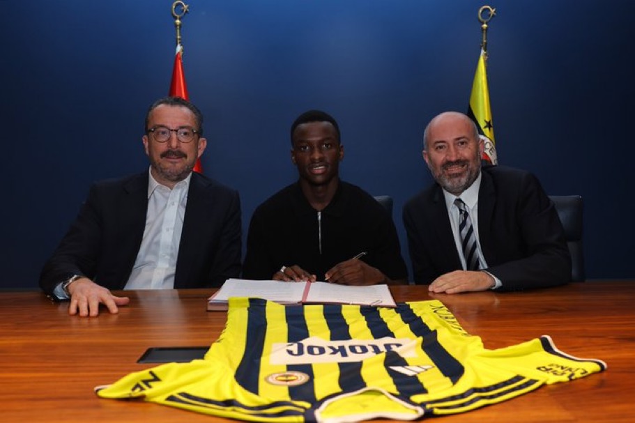 Amara Diouf officiellement présenté par Fenerbahçe