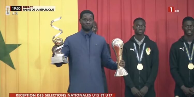 Palais : Les trophées de la CAN U15 et U17 présentés au Président de la République