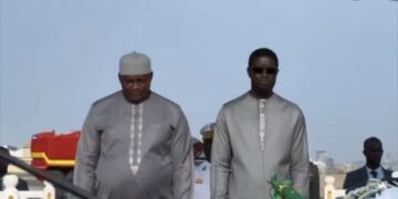 Conseil présidentiel sénégalo-gambien : Le Président Barrow accueilli à Dakar par son homologue Diomaye FAYE