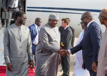 Conseil présidentiel sénégalo-gambien : Le Président Barrow accueilli à Dakar par son homologue Diomaye FAYE