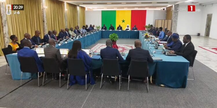 Palais de la République : Premier conseil des ministres du Gouvernement d’Ahmadou Al Amine LÔ