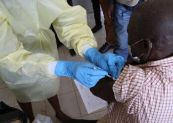 Ebola: un essai clinique portant sur deux traitements a commencé ce 2 juillet en RDC, indique l&rsquo;OMS
