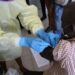 Ebola: un essai clinique portant sur deux traitements a commencé ce 2 juillet en RDC, indique l&rsquo;OMS