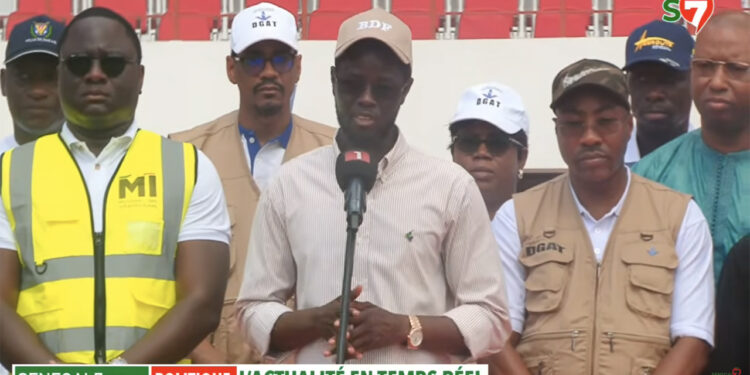 Chantiers de la piscine olympique et du stade Iba Mar Diop : Le Président Bassirou Diomaye Faye félicite Déthié Fall (Vidéo)