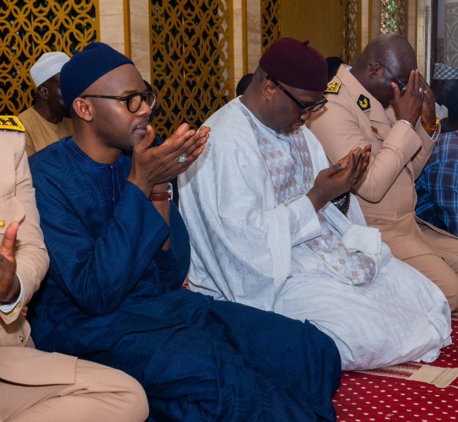 Tivaouane : le Ministre de l’Intérieur, Makhtar Cissé, reçu par le Khalife Général des Tidianes