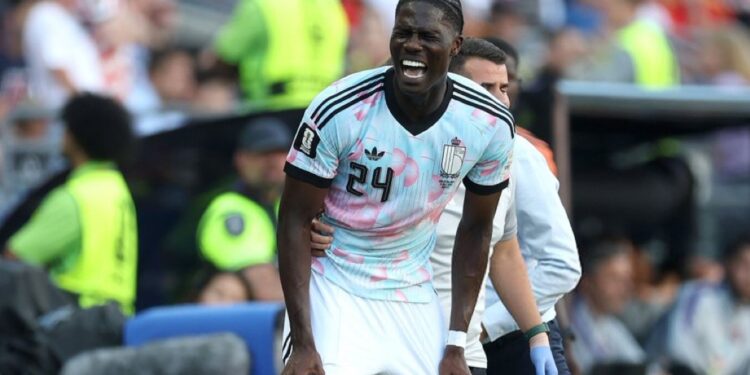Terrible coup dur : Amadou Onana forfait neuf mois après son opération du genou