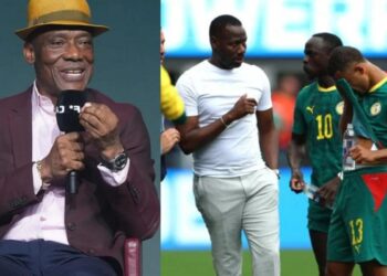 L’ancien gardien international camerounais Joseph-Antoine Bell a livré une analyse particulièrement sévère après l’élimination du Sénégal de la Coupe du monde. Invité d’une émission sportive, le mythique portier des Lions Indomptables a estimé que les difficultés et la contre-performance de la bande à Aliou Cissé trouvent leur origine bien avant les prestations livrées sur le terrain. ​Selon le consultant camerounais, les nombreux dysfonctionnements organisationnels révélés ces derniers jours étaient parfaitement prévisibles. « Quand une équipe se présente à une Coupe du monde alors que les problèmes autour de son entraîneur sont déjà étalés sur la place publique, cela signifie qu’il existe de graves défaillances en interne. Dans ces conditions, cette équipe ne peut pas prétendre devenir championne du monde », a-t-il fermement tranché. ​ « Le Sénégal était un lion en papier » ​Pour Joseph-Antoine Bell, la responsabilité principale ne incombe pas directement aux footballeurs, mais plutôt à l&rsquo;environnement dans lequel ils ont été plongés. « Le football ne commence pas avec les joueurs. Ils sont les acteurs principaux, mais tout ce qui est mis en place en amont est essentiel. Si cette préparation est défaillante, cela finit toujours par se ressentir sur le terrain. Aujourd’hui, on découvre que le Sénégal était un lion en papier. Les joueurs n’ont pas été aidés par ce qui se passait autour d’eux », a-t-il regretté. ​L’ancien portier marseillais a notamment pointé du doigt des failles logistiques élémentaires qu&rsquo;il juge inacceptables à ce niveau de compétition. « Les repas, les déplacements, les visas, l’organisation quotidienne… Ce sont des aspects qui relèvent d’un simple cahier des charges. Ils devraient être réglés avant même le début de la compétition. Ce qui est difficile, c’est la gestion tactique, psychologique ou stratégique d’un match. Mais comment espérer maîtriser ces paramètres quand les bases de l’organisation ne sont même pas assurées ? », s’est-il interrogé. ​ Un mal récurrent du football africain selon Bell ​Élargissant son diagnostic à l&rsquo;échelle du continent, l&rsquo;analyste estime que la sélection sénégalaise est tombée dans les mêmes travers que d&rsquo;autres grandes nations africaines. « Le Sénégal rappelle malheureusement ce que le Cameroun, le Nigeria ou le Togo ont déjà connu. Les sélections africaines se copient souvent, mais elles reproduisent davantage leurs mauvaises pratiques que leurs bonnes méthodes d’organisation », a-t-il affirmé. ​Pour conclure, Joseph-Antoine Bell a mis en garde contre le piège des succès continentaux qui masquent souvent des tares structurelles profondes. « À chaque Coupe d’Afrique, un champion est célébré et chacun pense avoir progressé. Puis arrive la Coupe du monde, où l’on mesure le véritable niveau d’organisation face aux meilleures nations, et les mêmes faiblesses réapparaissent. Tant que ces problèmes ne seront pas corrigés, le football africain continuera de se heurter aux mêmes limites. »