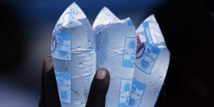 Prolifération des sachets d’eau : Le FRAPP demande à l’État l’application de la loi du 8 janvier 2020