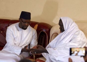 TOUBA : Le Président de PASTEF Ousmane SONKO chez des familles religieuses !
