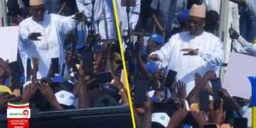 L&rsquo;arrivée magestueuse de Macky Sall à l&rsquo;aéroport LSS accueilli par une foule immense (Vidéo)