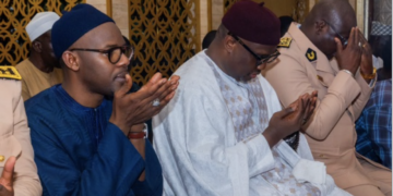 Tivaouane : le Ministre de l’Intérieur, Makhtar Cissé, reçu par le Khalife Général des Tidianes