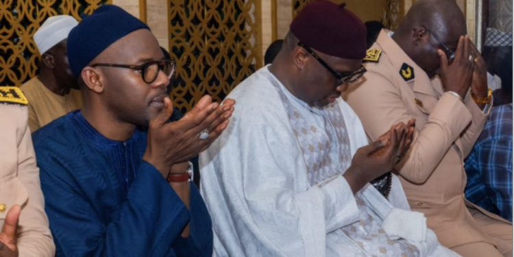 Tivaouane : le Ministre de l’Intérieur, Makhtar Cissé, reçu par le Khalife Général des Tidianes