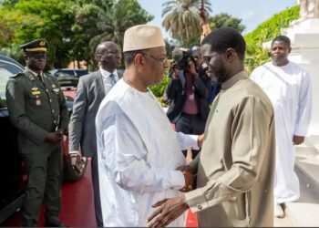 Poignée de main entre Macky et Diomaye : le naufrage d’une évidence