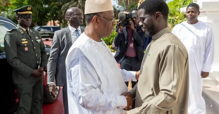 Poignée de main entre Macky et Diomaye : le naufrage d’une évidence