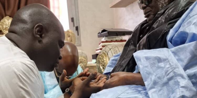Détention Khadim Ba / Magal : Oumar Faye rappelle les liens de l’homme d’affaires avec Touba et interpelle le président Diomaye