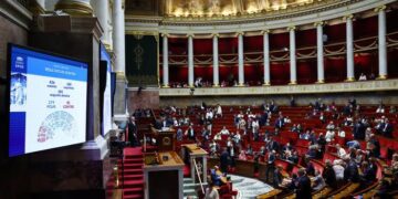 France : le Parlement adopte une loi interdisant les réseaux sociaux aux moins de 15 ans (médias)