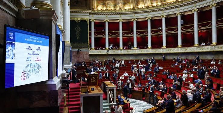 France : le Parlement adopte une loi interdisant les réseaux sociaux aux moins de 15 ans (médias)
