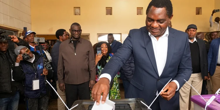 Zambie: le président sortant Hichilema réélu avec 60% des voix, selon la commission électorale